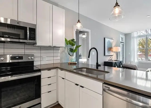 Photo of 1300 Fordham Blvd, Chapel Hill, NC 27517