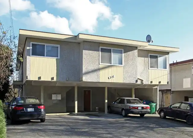 Property at Hardwood Floors, InUnit Laundry & Private Deck ! Winslow Place - 4318 Winslow Pl N, Seattle, WA, 98103, 1 bed, 1 bath, [object Object]