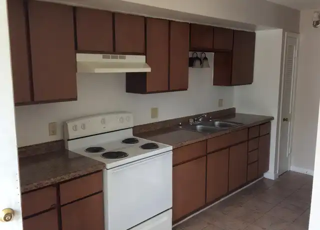 Property at 3500 Warsaw St Unit 9A, Fort Wayne, IN, 46806, 1 bed, 1 bath, [object Object]