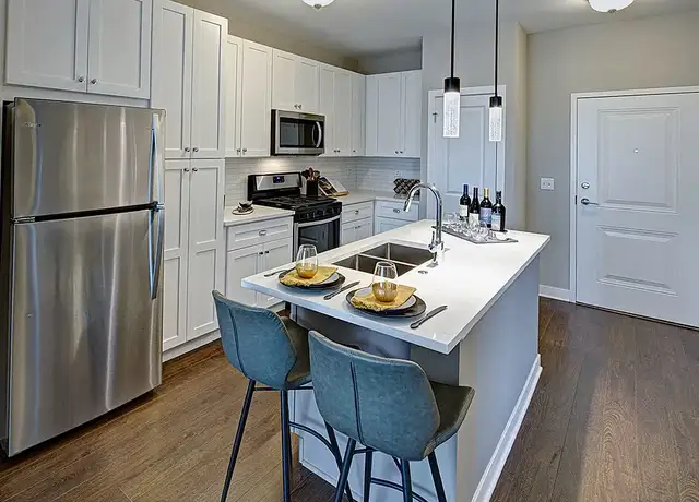 Photo of 4755 Main St, Lisle, IL 60532