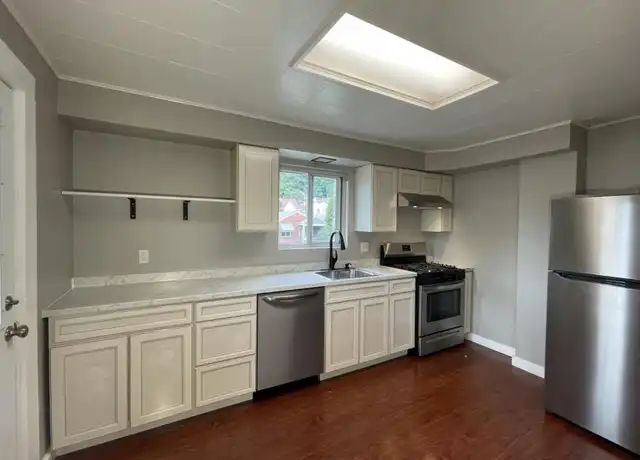 Property at 814 8th St, Mc Kees Rocks, PA, 15136, 1 bed, 1 bath, [object Object]