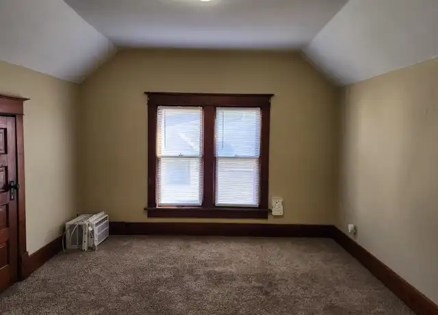 Property at 2027 S Cleveland St, Sioux City, IA, 51106, 1 bed, 1 bath, [object Object]
