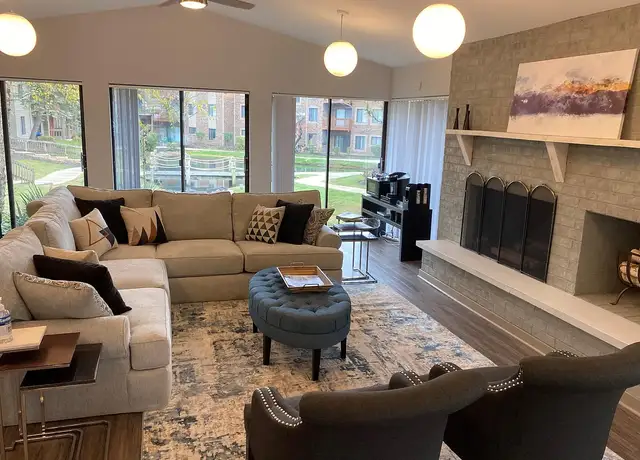 Photo of 1950 Cambridge Ct, Palatine, IL 60074