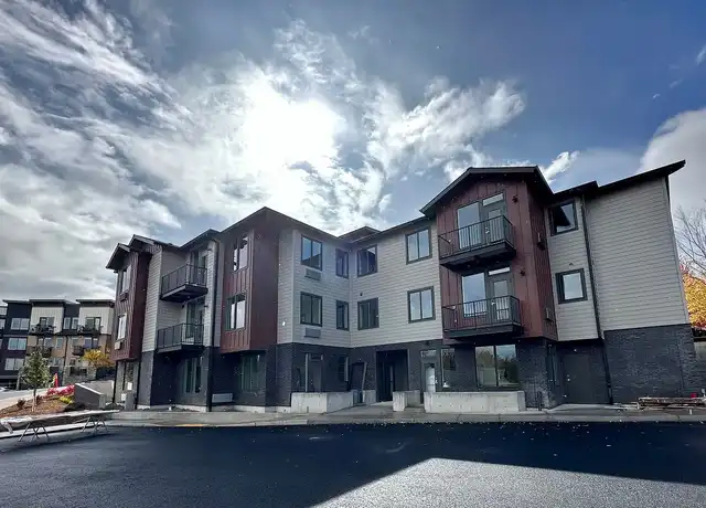 Property at Bradbury Pointe Apartments - 144 SW Crowell Way, Bend, OR, 97702, 2 beds, 1 bath, [object Object]