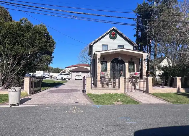 Property at 11 Maplewood Rd, West Babylon, NY, 11704, 4 beds, 2.5 baths, [object Object]