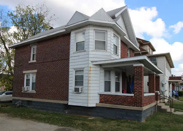 Property at 1926 W Jackson St, Muncie, IN, 47303, 4 beds, 2 baths, [object Object]