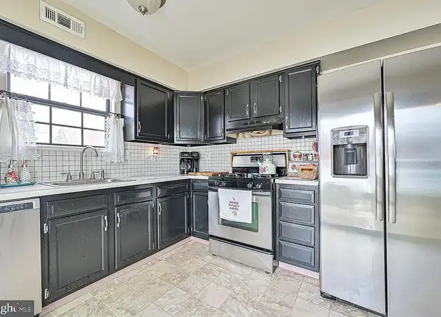 Property at 16 Country Hollow Cir, Sicklerville, NJ, 08081, 3 beds, 3 baths, [object Object]
