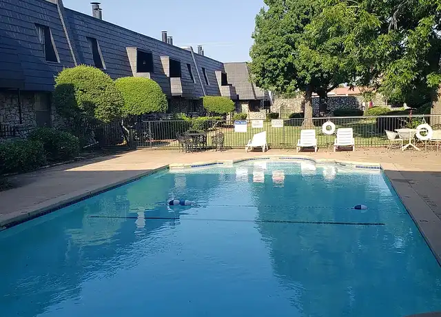 Property at Vines at Eleanor - 2626 N Meridian Ave, Oklahoma City, OK, 73107, 1 bed, 1 bath, [object Object]