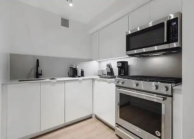 Property at 160 W 24th St Unit 12L, New York, NY, 10011, 1 bed, 1 bath, [object Object]