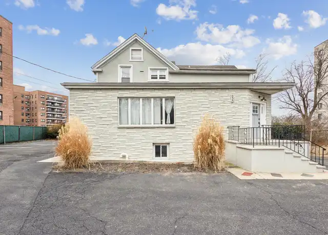 Property at 630 Pelham Rd Unit 2cd Floor, New Rochelle, NY, 10805, 2 beds, 1 bath, [object Object]