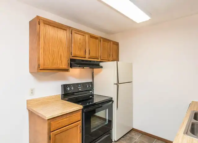 Property at Bridgewood Estates - 415 E Minnesota St, Rapid City, SD, 57701, 1-2 bed, 1 bath, [object Object]