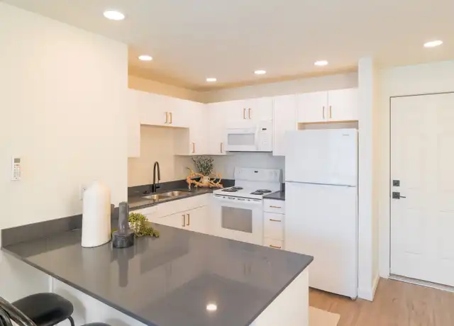 Property at 607 Park St Unit 2, Salt Lake City, UT, 84102, 2 beds, 1 bath, [object Object]