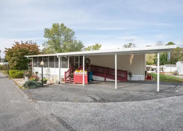 Property at 21 Violet Dr, Hendersonville, NC, 28792, 3 beds, 2 baths, [object Object]