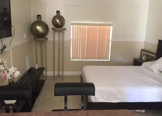 Property at 210 SW 3rd Pl, Dania, FL, 33004, 1 bed, 1 bath, [object Object]