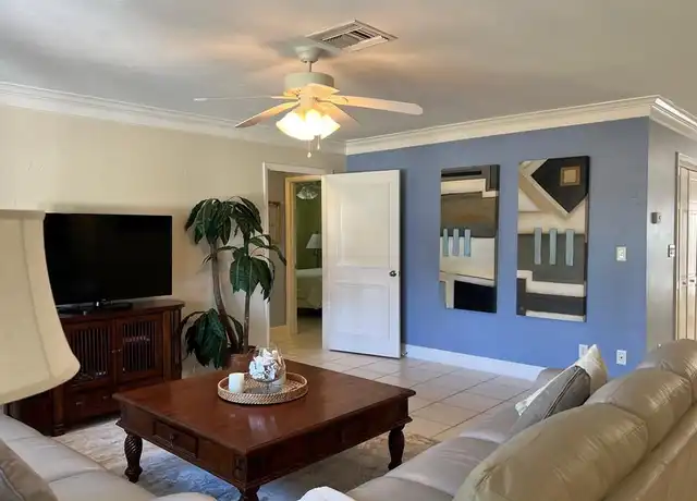 Property at 664 96th Ave N, Naples, FL, 34108, 4 beds, 2 baths, [object Object]