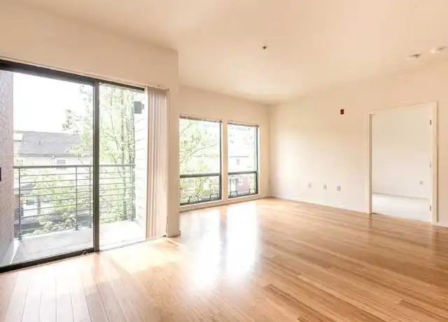 Property at OVERTON PARK APARTMENTS (HASM01) - 2315 NW Overton St, Portland, OR, 97210, 1 bed, 1 bath, [object Object]