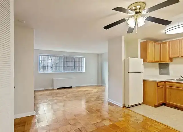 Photo of 809 W Broad St, Falls Church, VA 22046