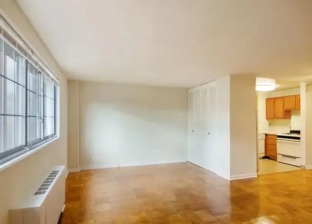 Photo of 809 W Broad St, Falls Church, VA 22046