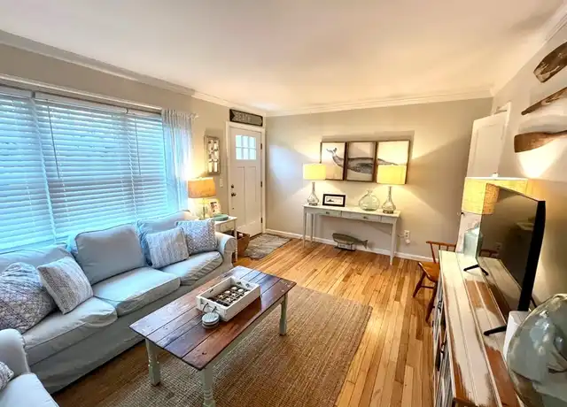 Property at 133 Carroll Ave, Newport, RI, 02840, 3 beds, 1 bath, [object Object]