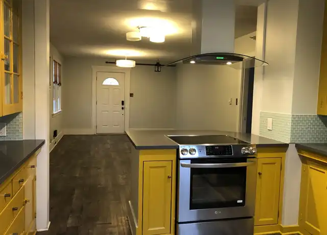 Property at 3811 Aurora Ave N Unit 2, Seattle, WA, 98103, 2 beds, 1 bath, [object Object]