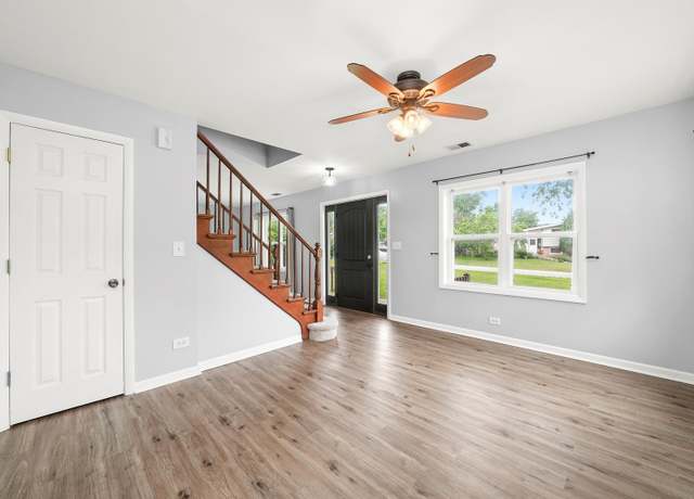 Photo of 33351 N Park St, Grayslake, IL 60030