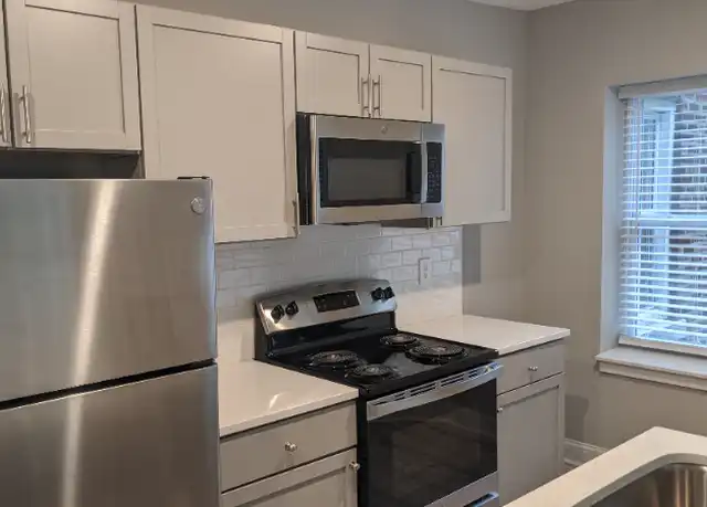 Property at 1205 E Armour Blvd Unit 1, Kansas City, MO, 64109, 1 bed, 1 bath, [object Object]