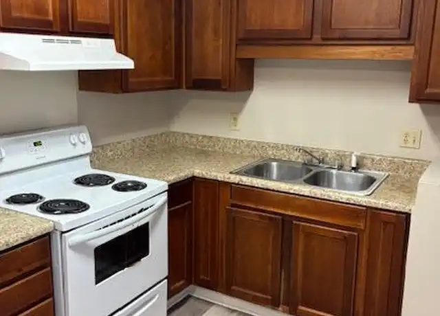 Property at 1090 N Guignard Dr, Sumter, SC, 29150, 1 bed, 1 bath, [object Object]