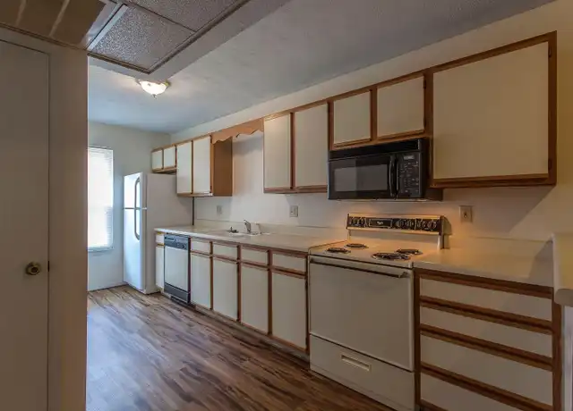 Property at 1030 E Walnut St Unit 10, Springfield, MO, 65806, 2 beds, 2 baths, [object Object]