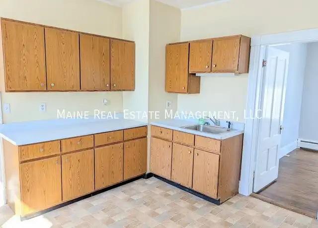 Property at 22 E Summer St Unit 2, Bangor, ME, 04401, 3 beds, 1 bath, [object Object]