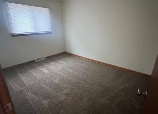 Property at 513 S Worthington St Unit 2, Oconomowoc, WI, 53066, 1 bed, 1 bath, [object Object]