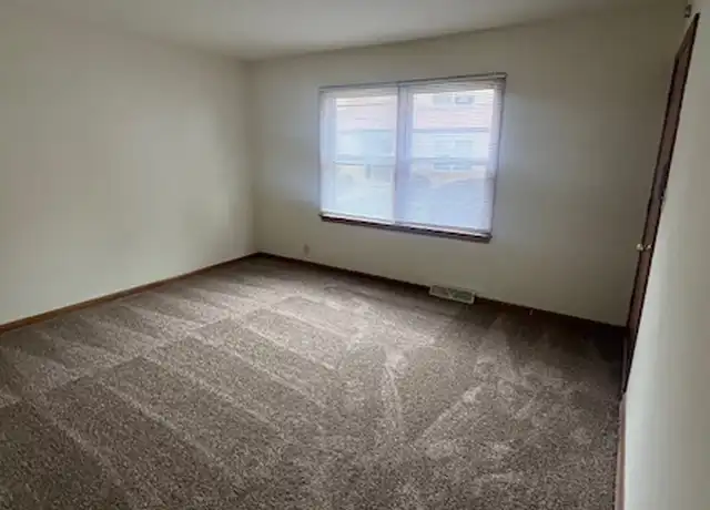 Property at 513 S Worthington St Unit 2, Oconomowoc, WI, 53066, 1 bed, 1 bath, [object Object]