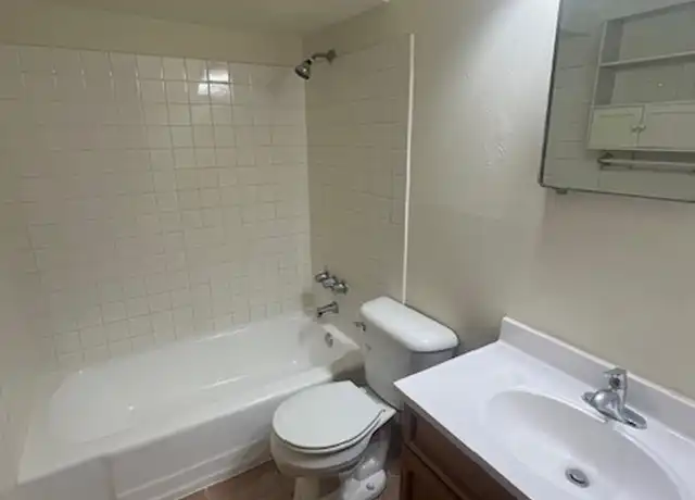 Property at 513 S Worthington St Unit 2, Oconomowoc, WI, 53066, 1 bed, 1 bath, [object Object]