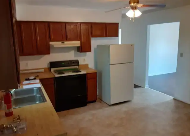 Property at 1700 Monticello St Unit 4, Chesapeake, VA, 23324, 2 beds, 1 bath, [object Object]