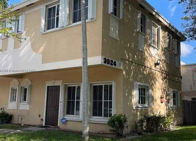 Property at 3926 SW 52nd Ave Unit E6, Hollywood, FL, 33023, 3 beds, 2.5 baths, [object Object]