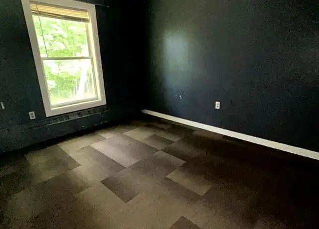 Property at 86 Langley St Unit 86, Bangor, ME, 04401, 3 beds, 1 bath, [object Object]