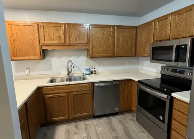 Property at 815 Rockingham Ct, West Bend, WI, 53090, 2 beds, 1.5 baths, [object Object]