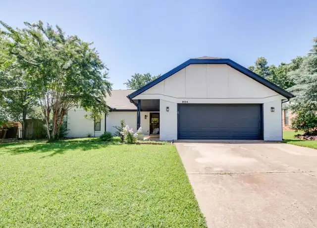 Property at 904 Belle Air Ave, Edmond, OK, 73013, 3 beds, 2 baths, [object Object]