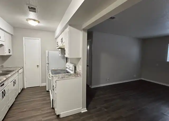 Property at 4730 N 61st St Unit 9, Omaha, NE, 68104, 2 beds, 1 bath, [object Object]