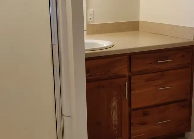 Property at 1470 N Washington Ave Unit B, Springfield, MO, 65802, 1 bed, 1 bath, [object Object]
