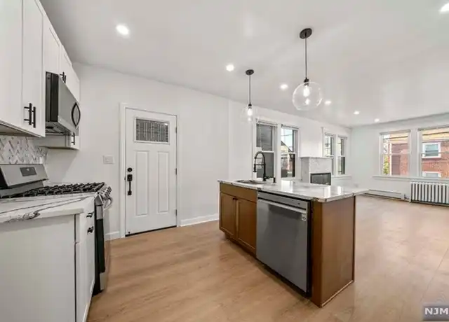 Property at 170 Cedar St Unit 1, Cliffside Park, NJ, 07010, 2 beds, 1 bath, [object Object]