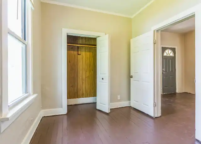 Property at 2116 W Garden St, Peoria, IL, 61605, 3 beds, 1 bath, [object Object]