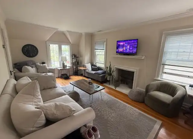Property at 2910 Erie Ave Unit 03, Cincinnati, OH, 45208, 2 beds, 1 bath, [object Object]