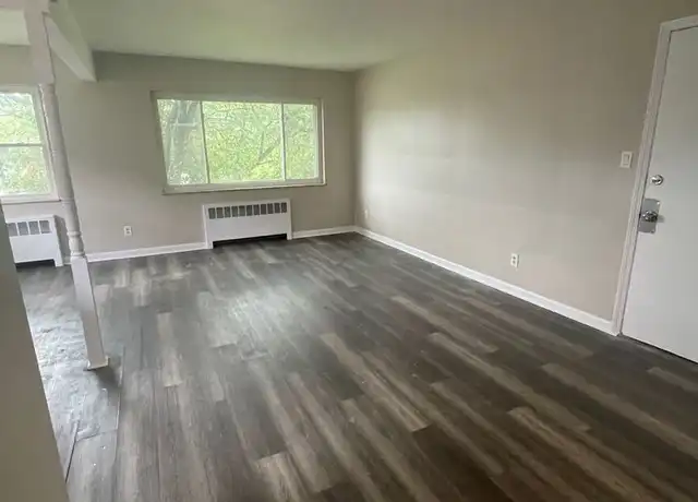 Property at 2370 W North Bend Rd Unit 3, Cincinnati, OH, 45239, 2 beds, 1 bath, [object Object]