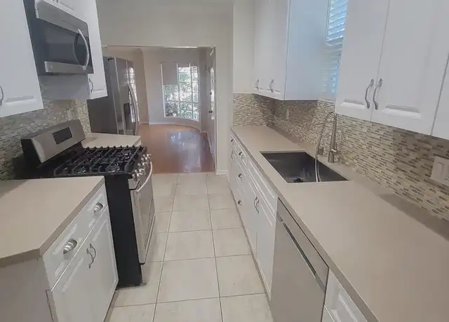 Property at 902 Venice Blvd Unit 902, Venice, CA, 90291, 2 beds, 1 bath, [object Object]