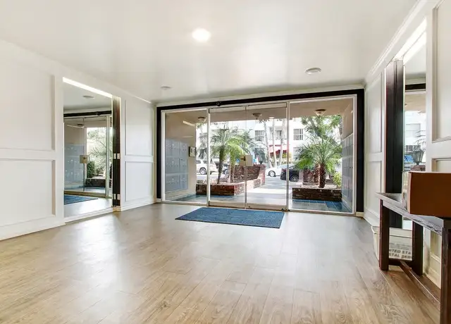 Photo of 835 S Wooster St, Los Angeles, CA 90035