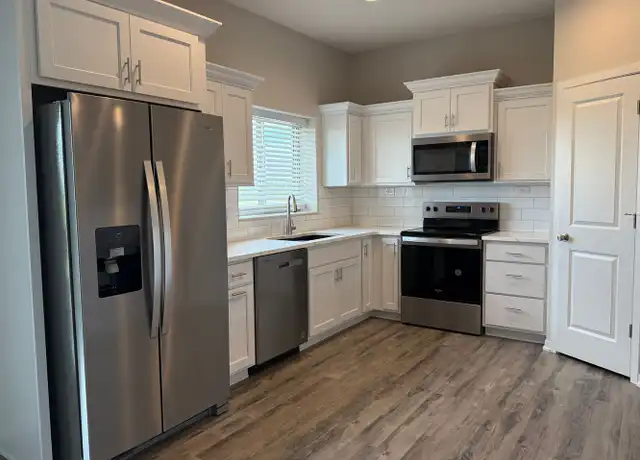Property at 7042 Serpentine Dr, Lincoln, NE, 68521, 3 beds, 2.5 baths, [object Object]