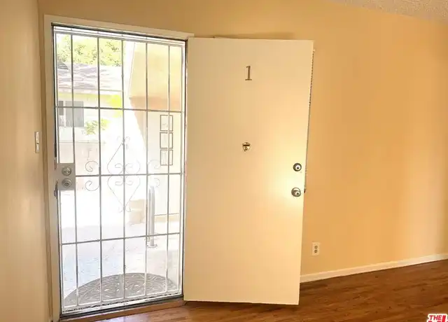 Property at 5411 S Centinela Ave Unit 1, Los Angeles, CA, 90066, 1 bed, 2 baths, [object Object]