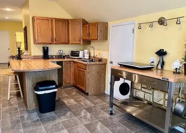 Property at 3849 S Virginia Pl, Springfield, MO, 65807, 1 bed, 1 bath, [object Object]