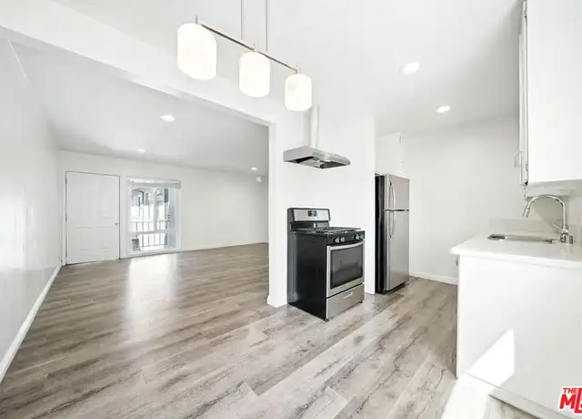Property at 510 Pacific Ave Unit 7, Venice, CA, 90291, 2 beds, 1 bath, [object Object]