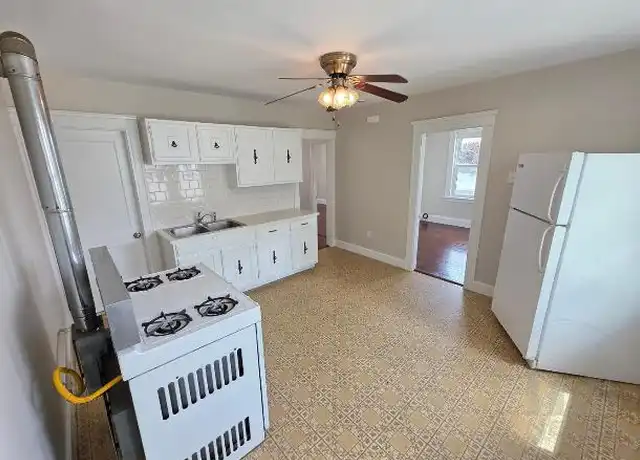 Property at 136 3rd Ave, Woonsocket, RI, 02895, 2 beds, 1 bath, [object Object]